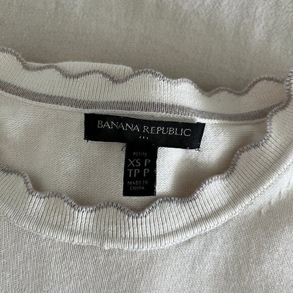Banana Republic Cream Scalloped Sweater - Picture 3 of 3